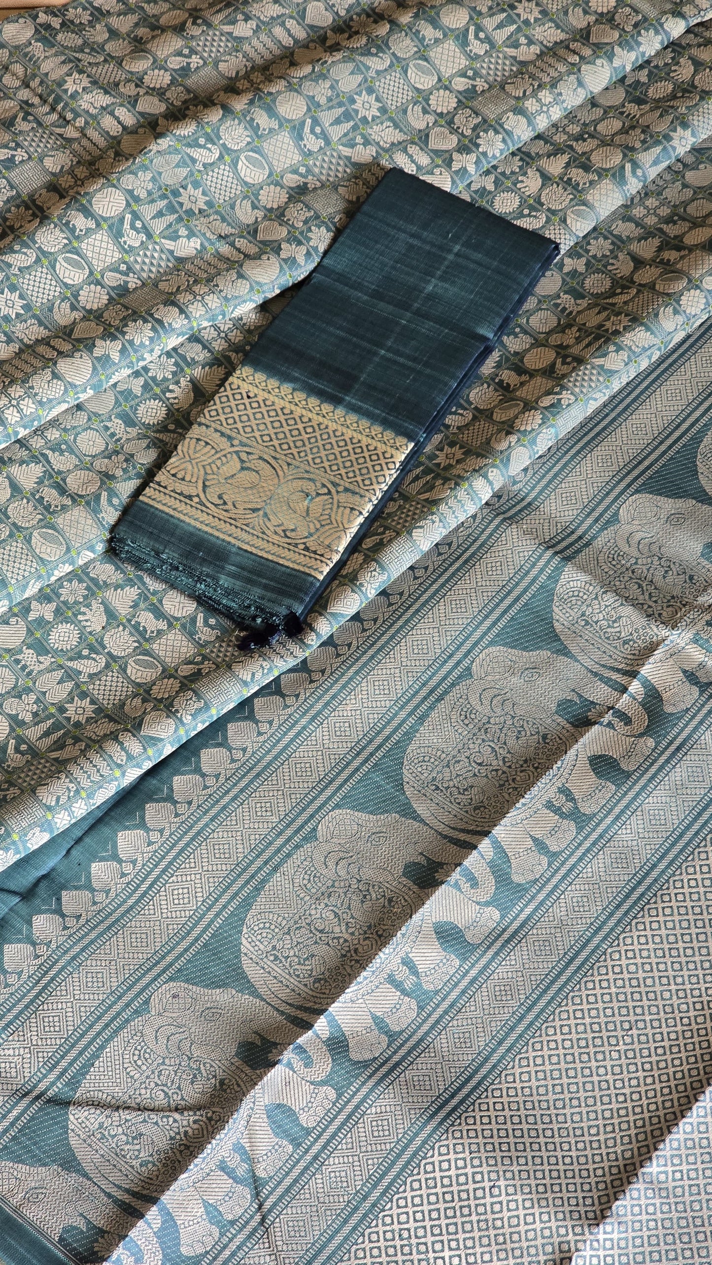 36 Motifs- Aananda with Bhuvana